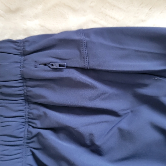 Men's Fabletics The Ones 5 inch shorts. Size Small. - Picture 4 of 4